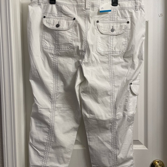 STYLE & Co Skinny Leg Cargo Pants. NWT - Picture 2 of 5